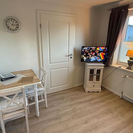 Ferienwohnung „Ole Karkenwech“ Husum-Roedemis Husum  Bagian luar foto