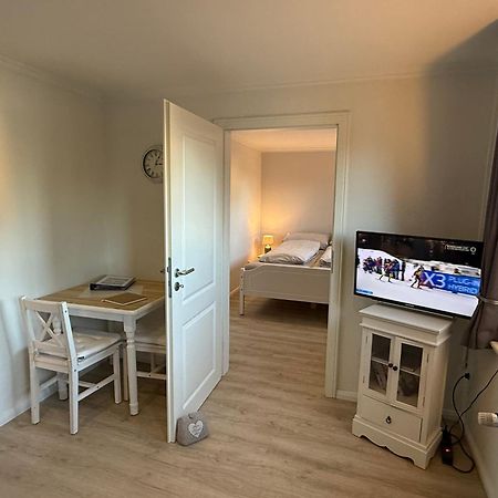 Ferienwohnung „Ole Karkenwech“ Husum-Roedemis Husum  Bagian luar foto