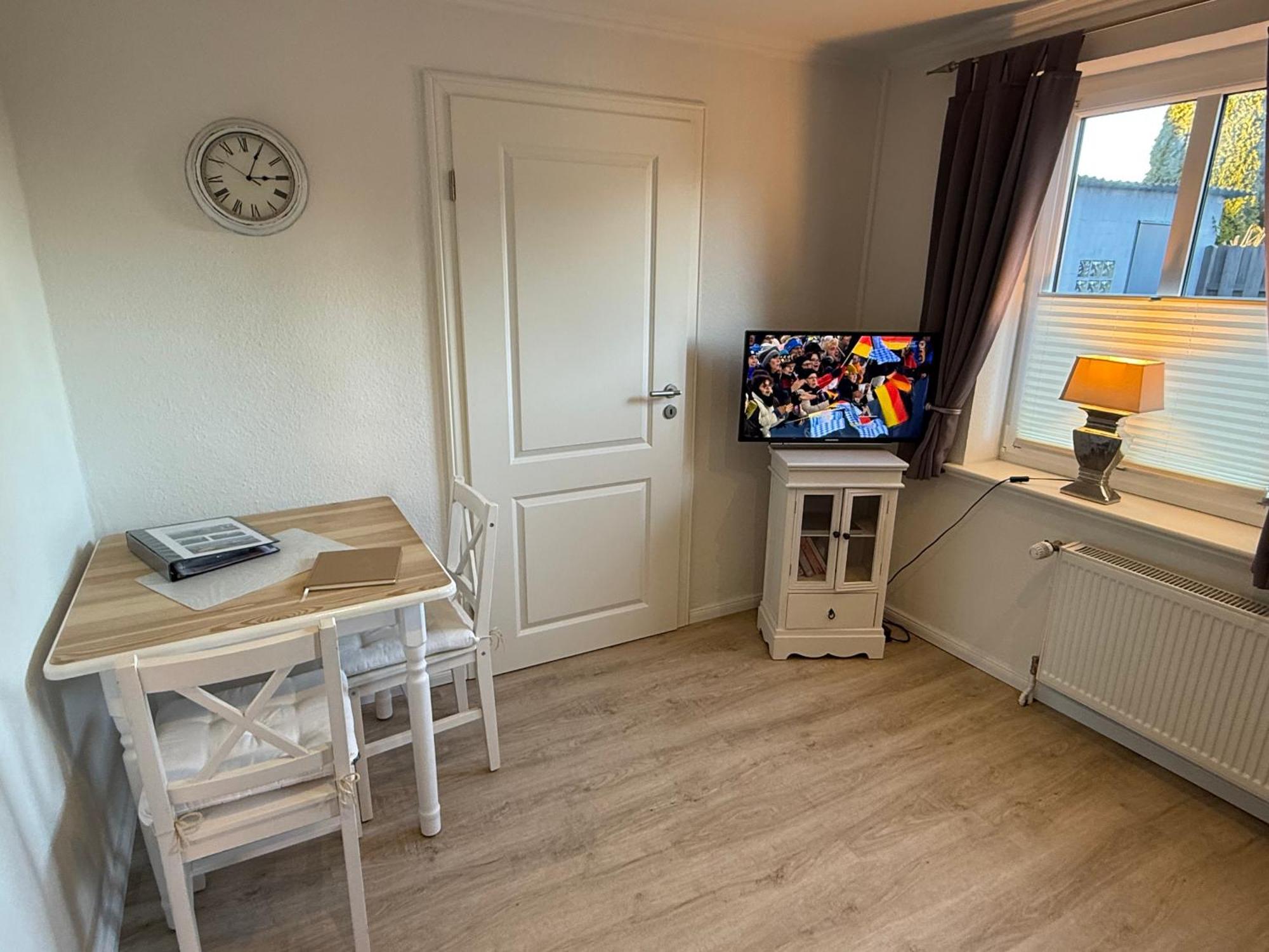Ferienwohnung „Ole Karkenwech“ Husum-Roedemis Husum  Bagian luar foto