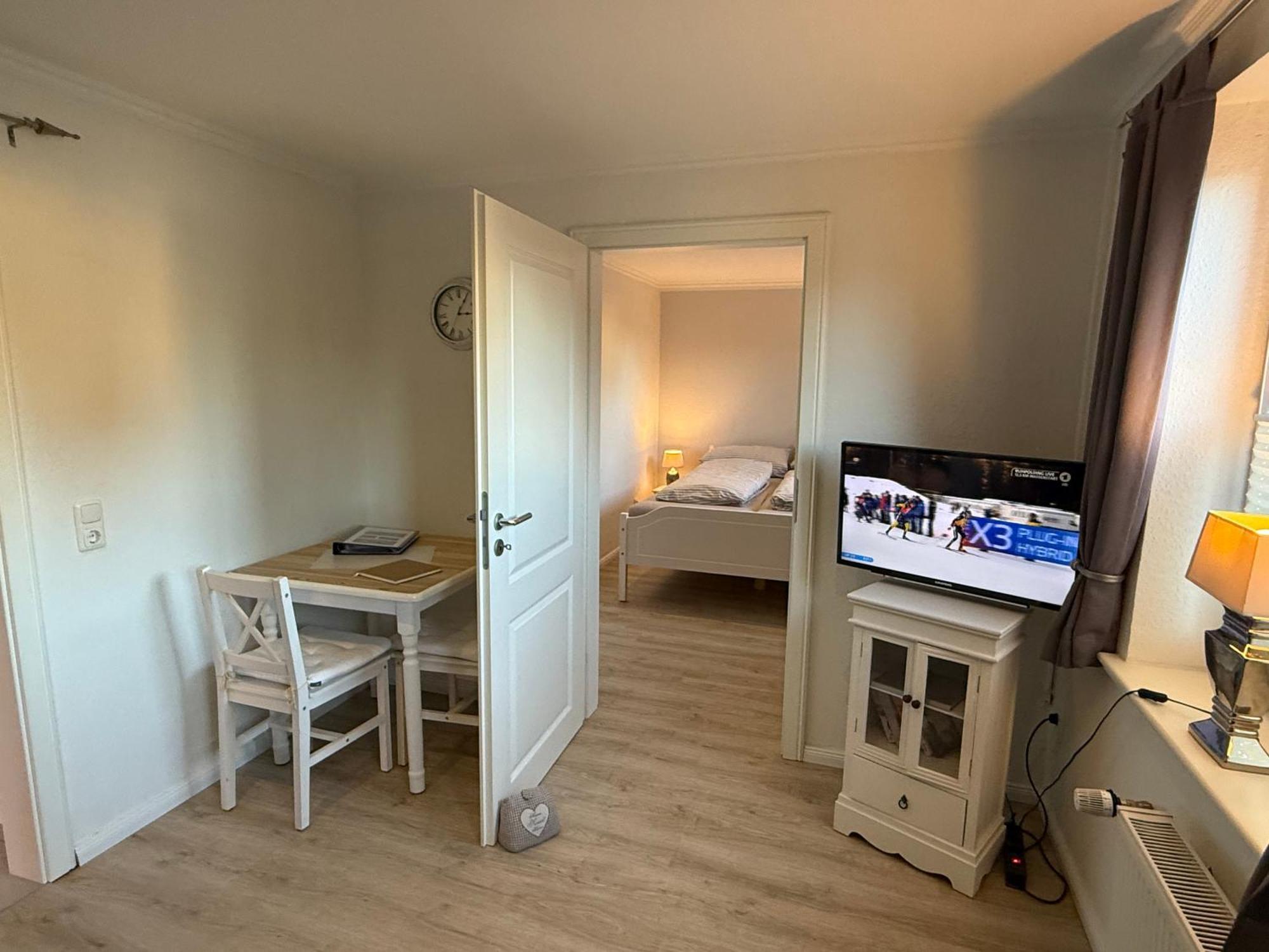 Ferienwohnung „Ole Karkenwech“ Husum-Roedemis Husum  Bagian luar foto